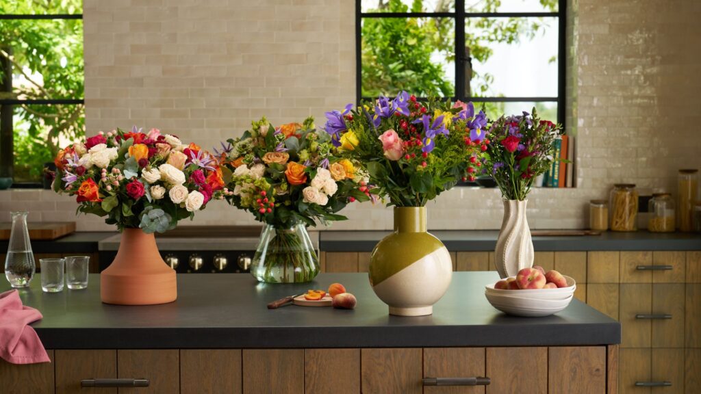 Mastering the Art of Modern Floral Gifting and Interior Decor